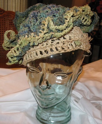 Crocheted raffia hat - blackberry hat